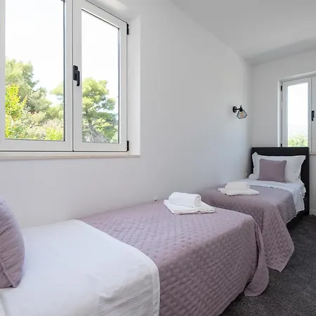 Elixir Villa *