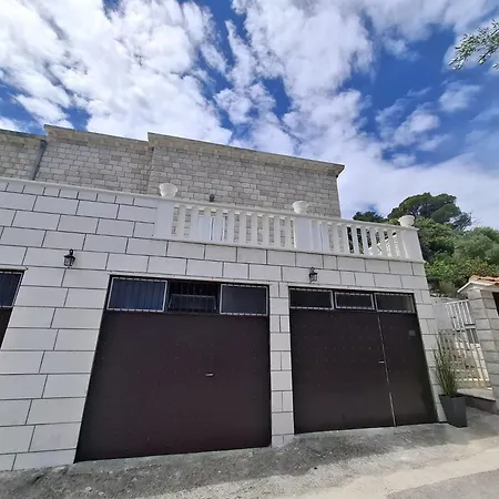 Elixir Villa